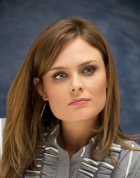 Emily Deschanel as Elenore