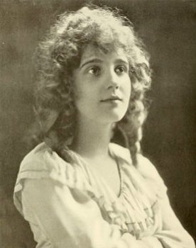 Louise Huff as Secondary Role (uncredited)