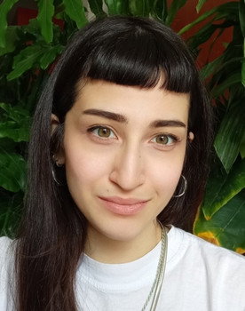 Annie Chouri as Pinelopi Sofroniou