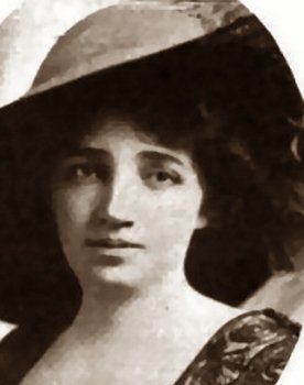 Adele Farrington as Myrtle Andrews