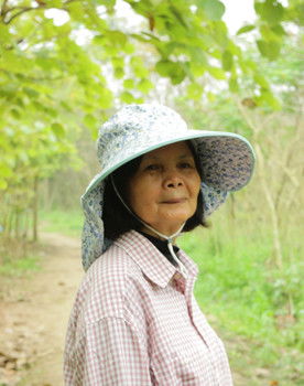 Nguyễn Thị Mùi as Bà Sáu