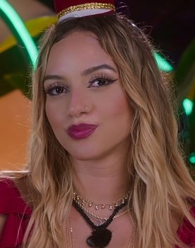 Sandri Oliveira as Self - Contestant