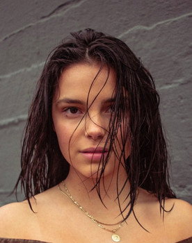 Inde Navarrette as Ellie (15 Years)