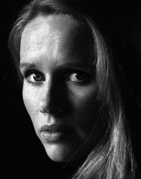 Liv Ullmann
