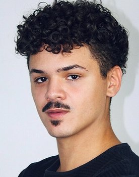 Lucas Righi as Diego