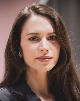 Diana Pozharskaya as Vera