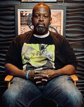 Willie J McKinnis as Detective Smoke