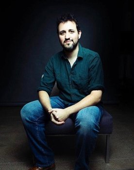 Alex Kavutskiy as Dart Toss Guy