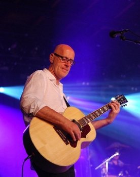 Nico Arzbach as Gitaar