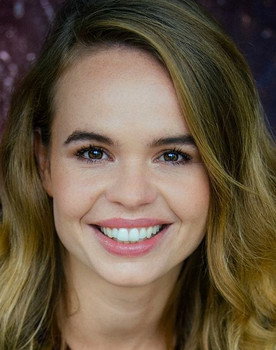 Marlen Kruse as Corinna