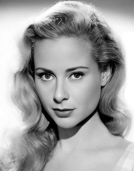 Geneviève Page as Geneviève Léonard