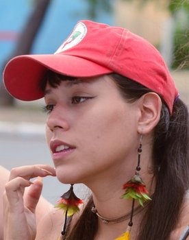 Emilia Top'Tiro as Policial 2