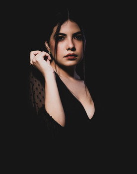 Rebecka Barros as Vítima