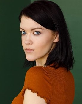 Hayley Lovitt as Regina  / Tskinnak