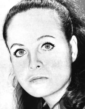 Edda Ferronao as Maria
