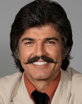 Serdar Gökhan as Dadas Osman