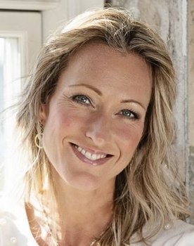 Ida Bendix Skelbæk-Knudsen as Feel Good Band (kor)