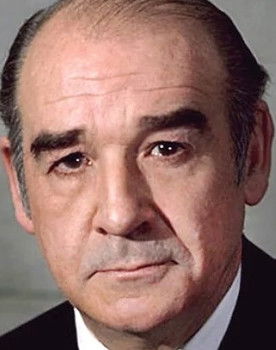 Robert Brown as Arnold Talbot, Maintopman