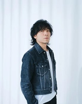 清水依与吏 as lead vocals, guitar