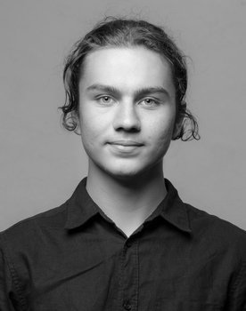Aksel Ojari as Fritz Müller