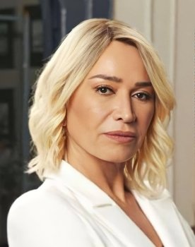 Demet Akbağ as Zeynep Erez