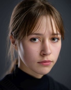 Jara Sofija Ostan as Lucia