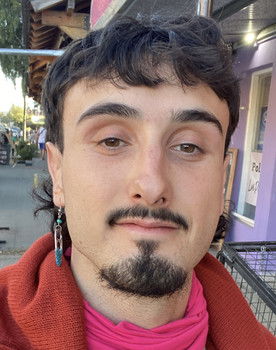 Nicolás Alonso as Extra