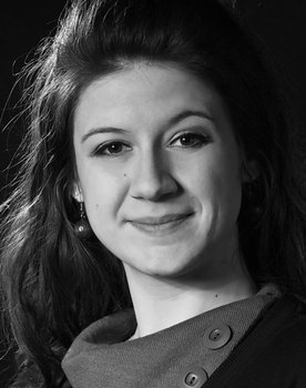 Bernadett Szemerédi as Nő