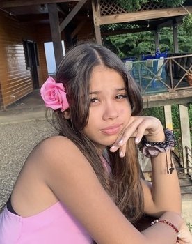 Crissbel Gomera as Lizbeth Vicente