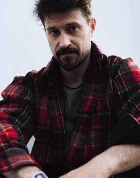 Kiril Nedkov as Robin