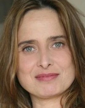 Carole Franck as La psy