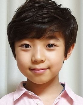 Nam Ki-Won as Lee Yoo Chan (child)