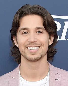Brandon Larracuente as Luis