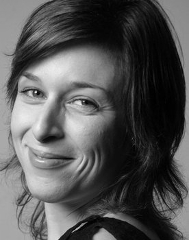 Manuela Jorge as Secretária Dr. Nogueira