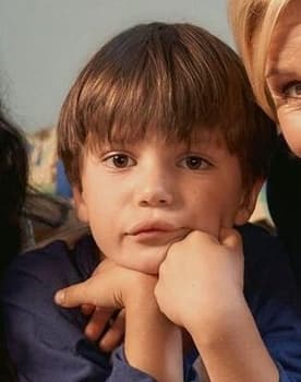 Sammy Schrein as Raik (Young)
