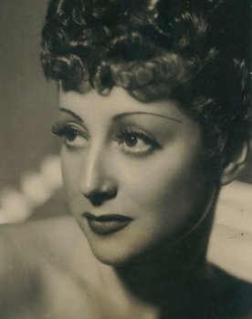 Alita Román as Anita