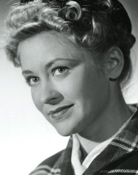 Lis Løwert as Minna, stuepige