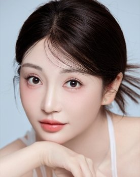Kang Yihan as Cici