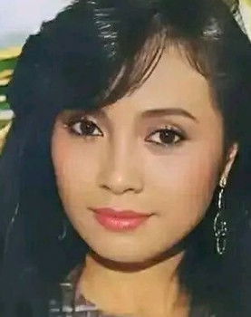 Elly Ermawati as Mantili