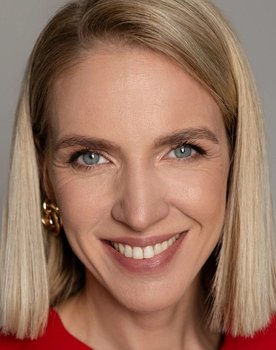 Ekaterina Kulikova as reporter