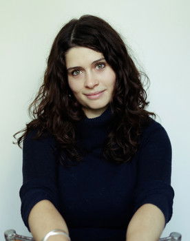 Barbara Castin as Lola