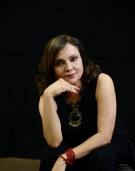 Perla de la Rosa as Dolores