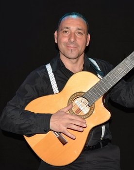 Paco Ruiz as Le gitan 2