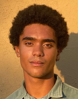 Jens Austin Astrup as Robert