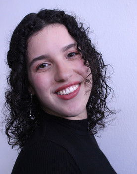 Paulina Fuentes Mejías as Elena