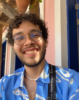 Matheus Caminha Duarte as Jornalista (Voice)