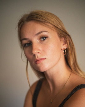 Samantha Cevasco as Lady Cock