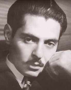Antonio R. Frausto as Defensor