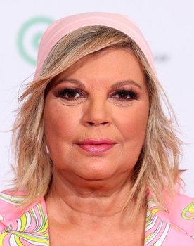 Terelu Campos as Directora Colegio