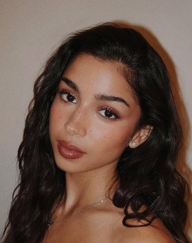 Najwa Khliwa as Carla